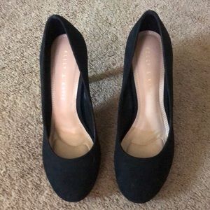 Kelly & Katie black pumps.